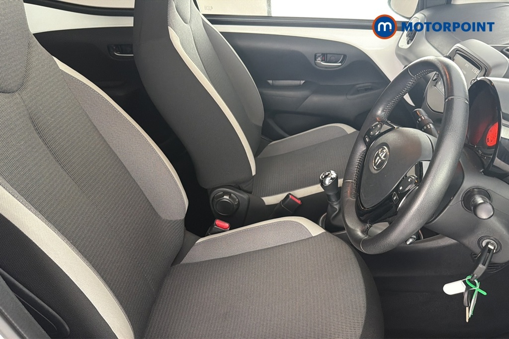 Toyota Aygo Vvt-i X-play Tss White #21