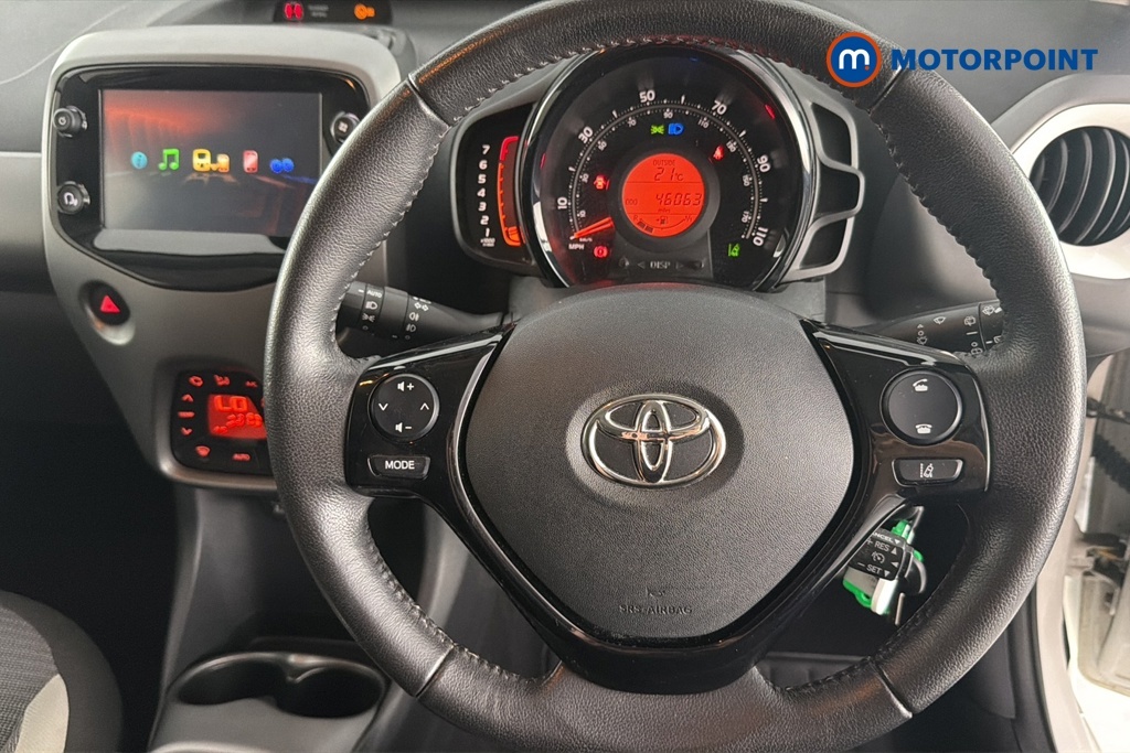 Toyota Aygo Vvt-i X-play Tss White #9