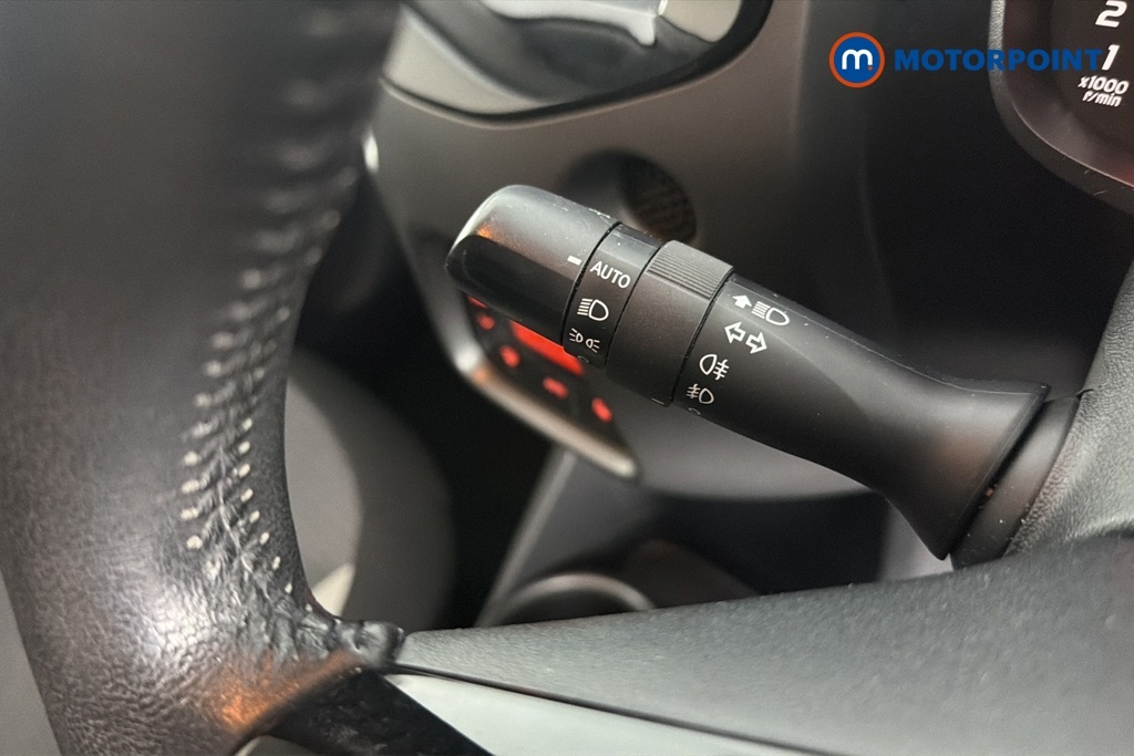 Toyota Aygo Vvt-i X-play Tss White #11