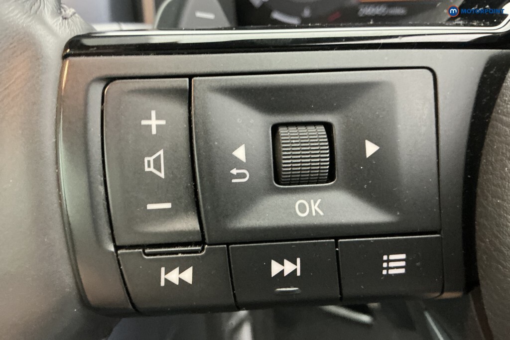Nissan Qashqai 1.3L N-connecta Black #25