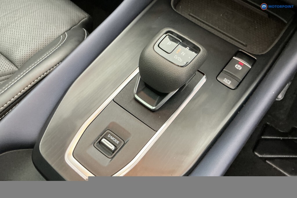 Nissan Qashqai 1.3L N-connecta Black #21