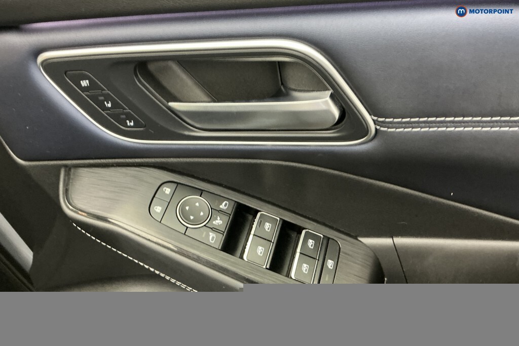 Nissan Qashqai 1.3L N-connecta Black #30