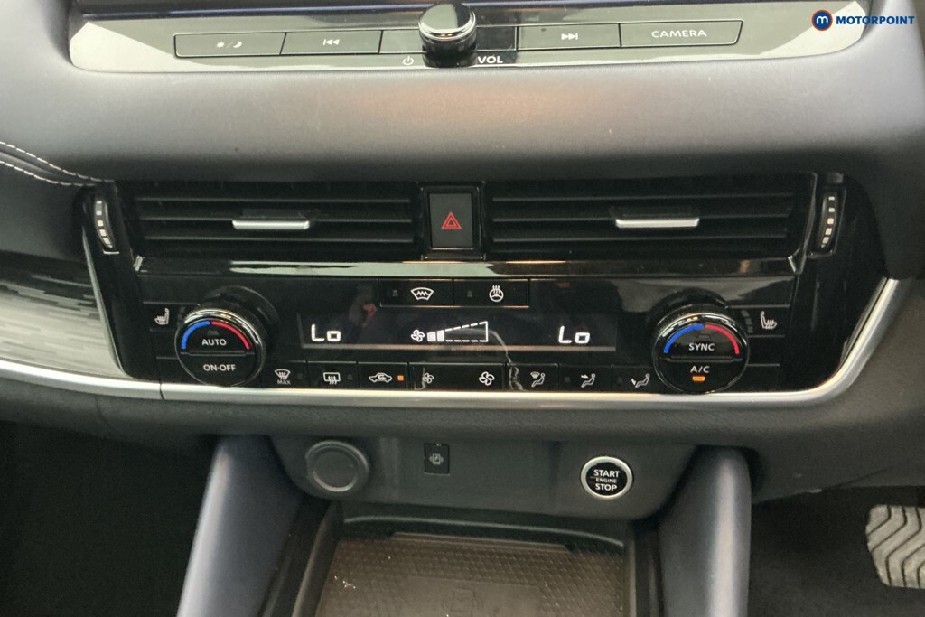 Nissan Qashqai 1.3L N-connecta Black #23