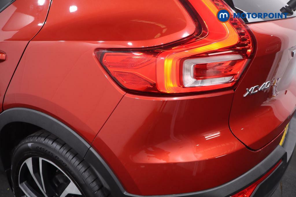 Volvo XC40 1.5 T3 163 Momentum Pro White #31