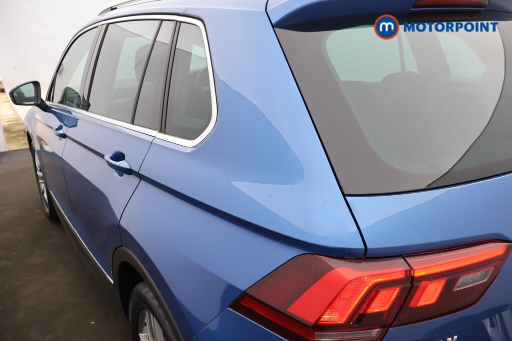 Volkswagen Tiguan 2.0 Match Tdi Black #26