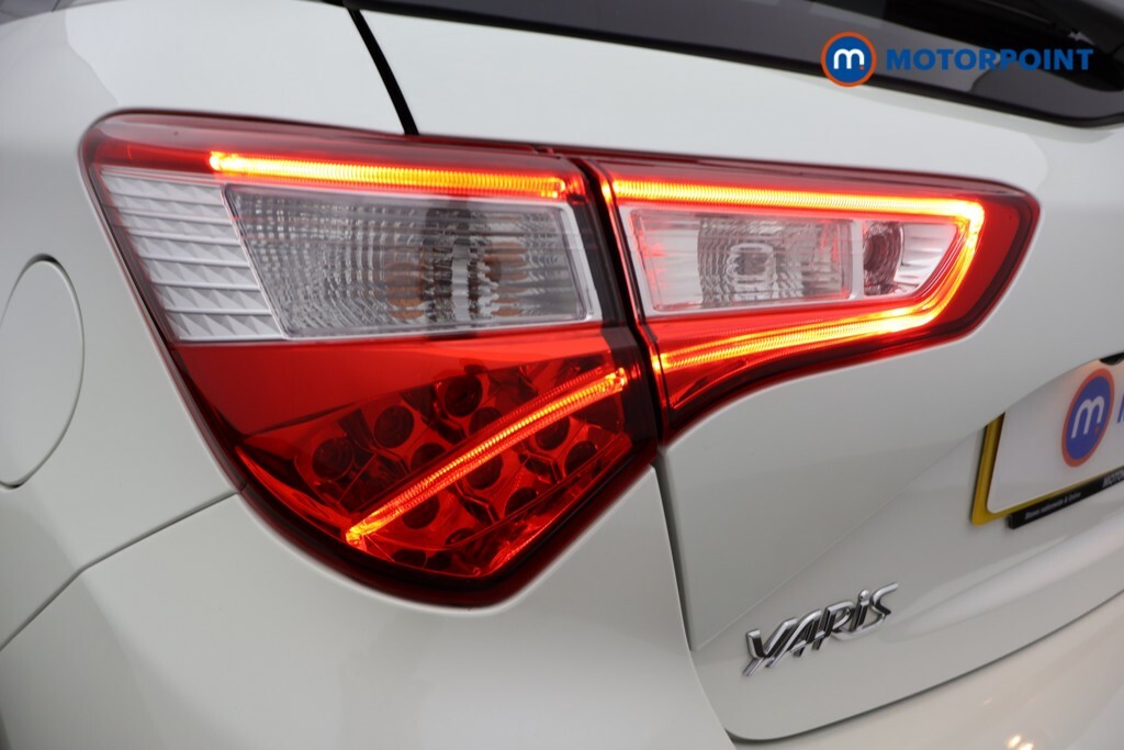 Toyota Yaris Hybrid 1.5 Vvt-i Icon Tech 5-Dr White #28