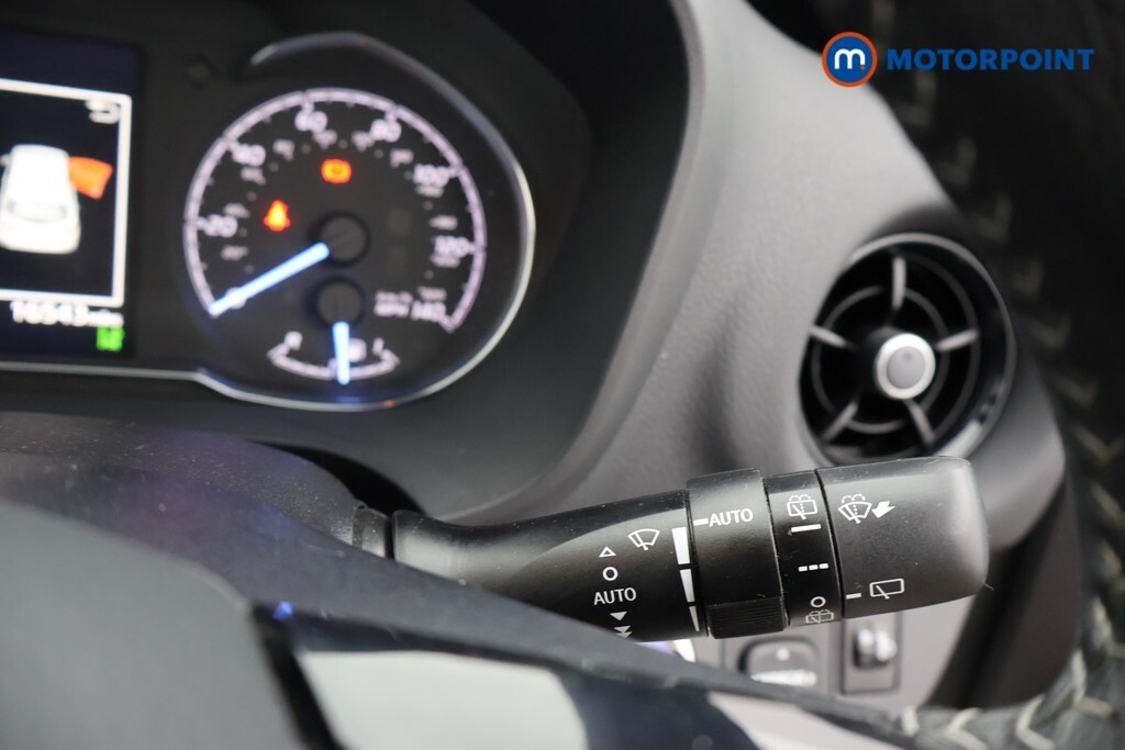 Toyota Yaris Hybrid 1.5 Vvt-i Icon Tech 5-Dr White #12