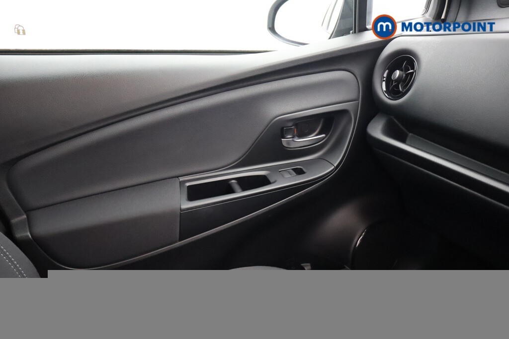 Toyota Yaris Hybrid 1.5 Vvt-i Icon Tech 5-Dr White #18
