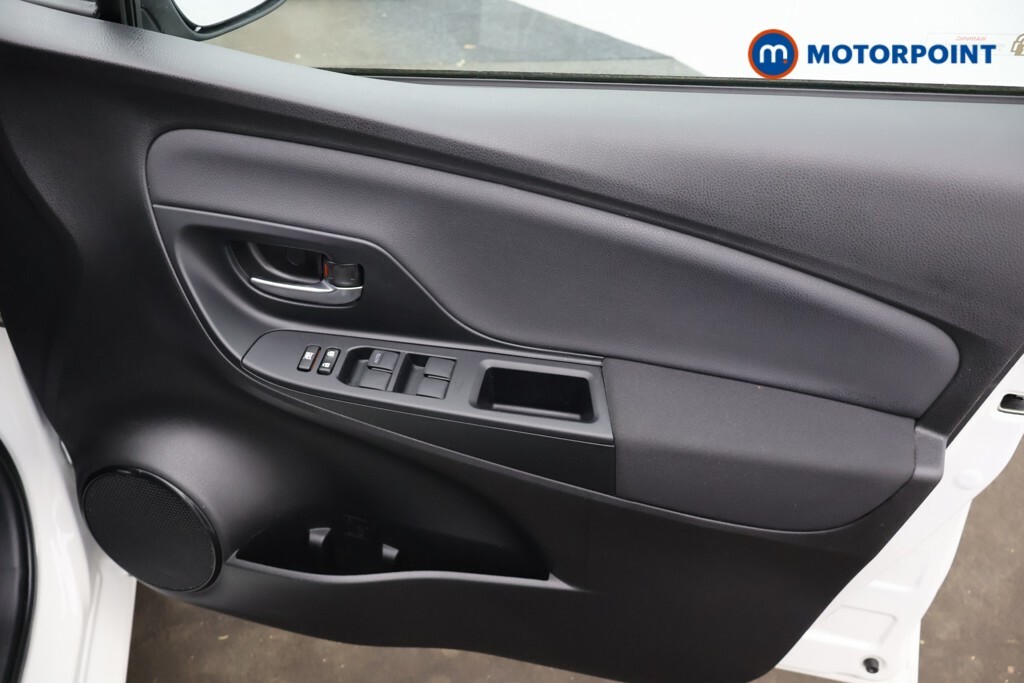 Toyota Yaris Hybrid 1.5 Vvt-i Icon Tech 5-Dr White #19