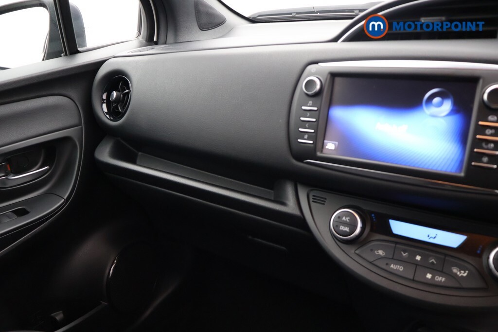 Toyota Yaris Hybrid 1.5 Vvt-i Icon Tech 5-Dr White #17