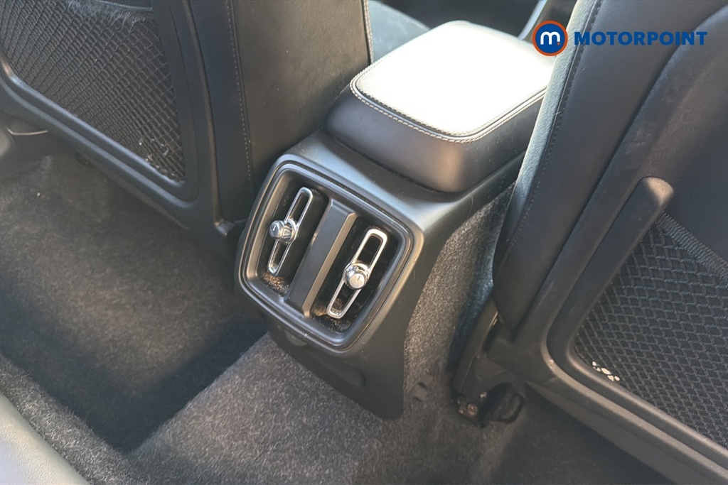 Volvo XC40 1.5 T5 262 Hybrid R Design Pro Geartronic #26