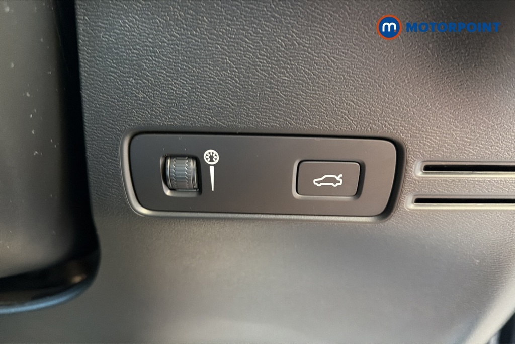 Volvo XC40 1.5 T5 262 Hybrid R Design Pro Geartronic #14