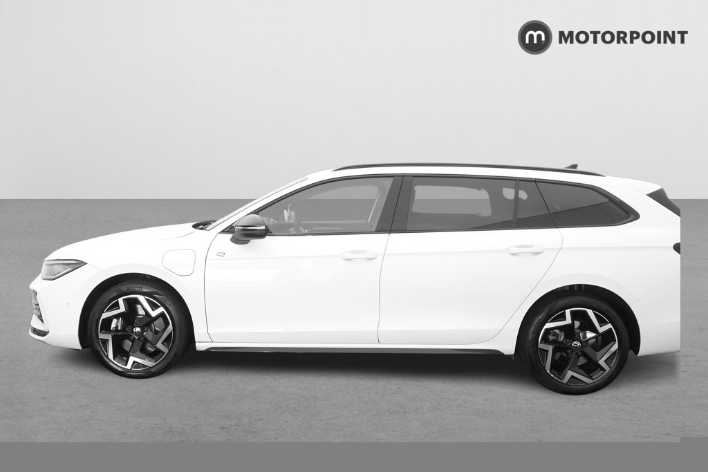 Volkswagen Passat 1.5 Tsi Ehybrid R-line Dsg White #3