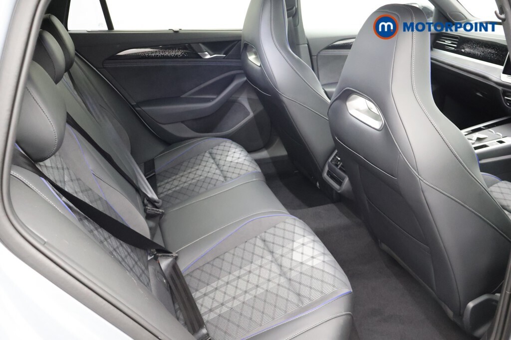 Volkswagen Passat 1.5 Tsi Ehybrid 19.7Kwh Elegance Estate  #26