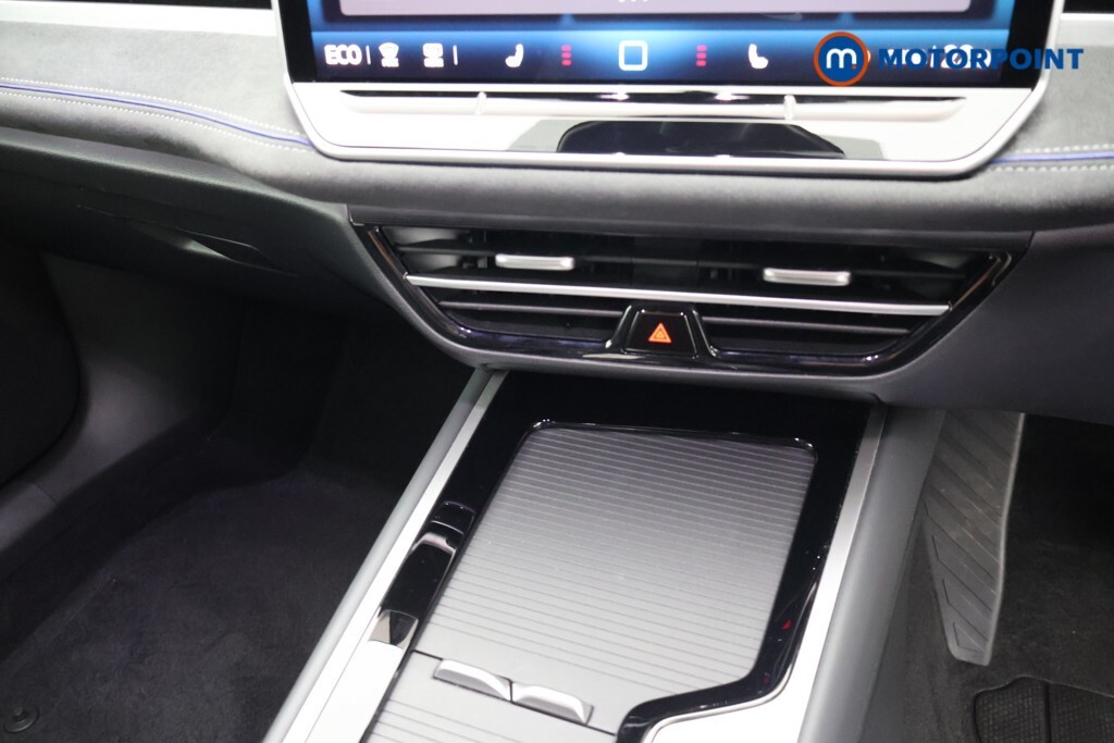 Volkswagen Passat 1.5 Tsi Ehybrid 19.7Kwh Elegance Estate  #16