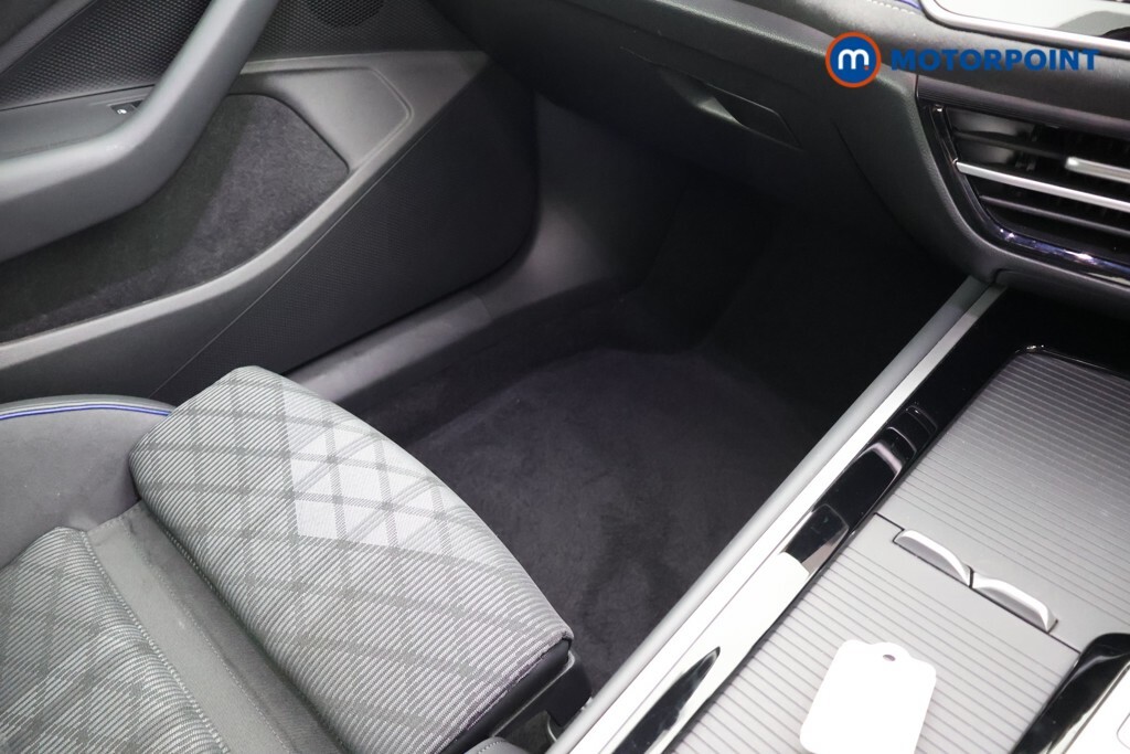 Volkswagen Passat 1.5 Tsi Ehybrid 19.7Kwh Elegance Estate  #19