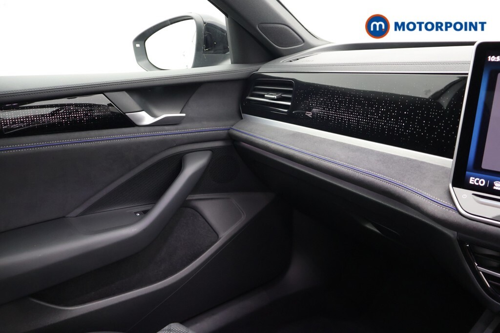 Volkswagen Passat 1.5 Tsi Ehybrid 19.7Kwh Elegance Estate  #18
