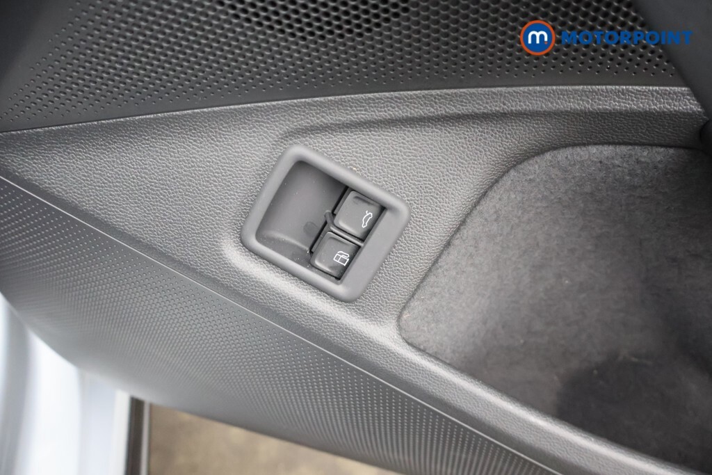 Volkswagen Passat 1.5 Tsi Ehybrid 19.7Kwh Elegance Estate  #21