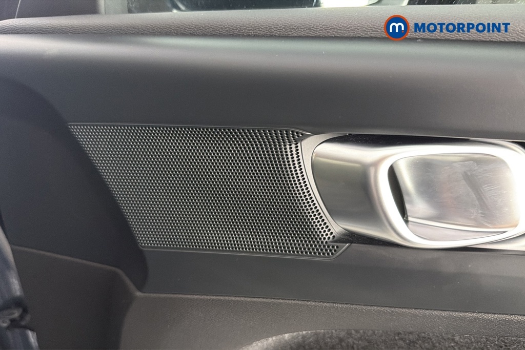 Volvo XC40 Black Edition Ultra, B3 Mild Hybrid, 360 C Grey #21