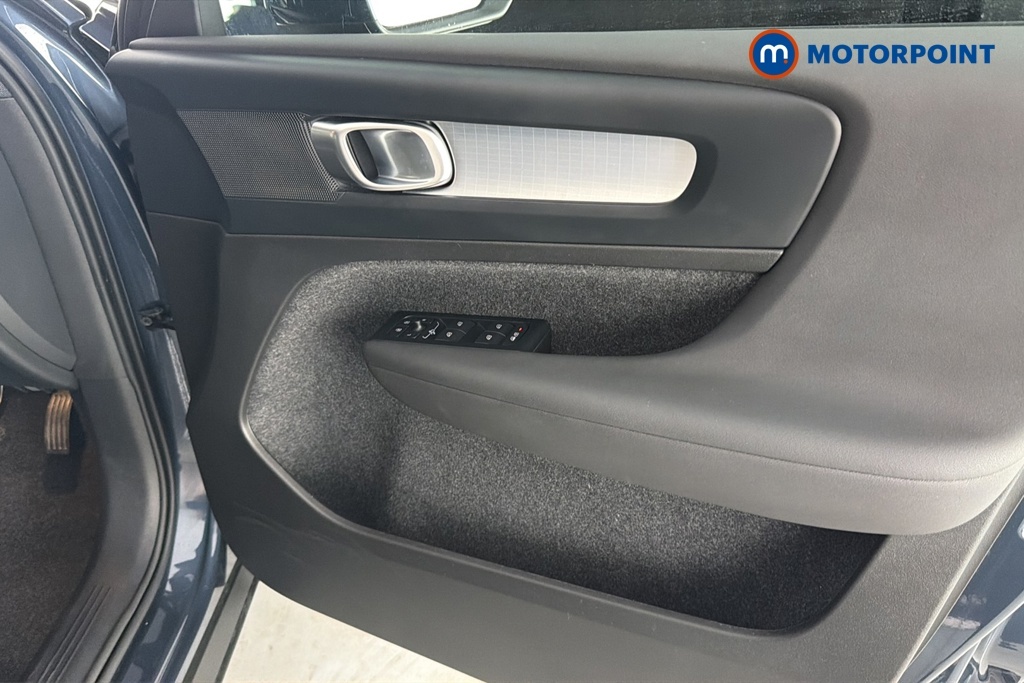 Volvo XC40 Black Edition Ultra, B3 Mild Hybrid, 360 C Grey #19