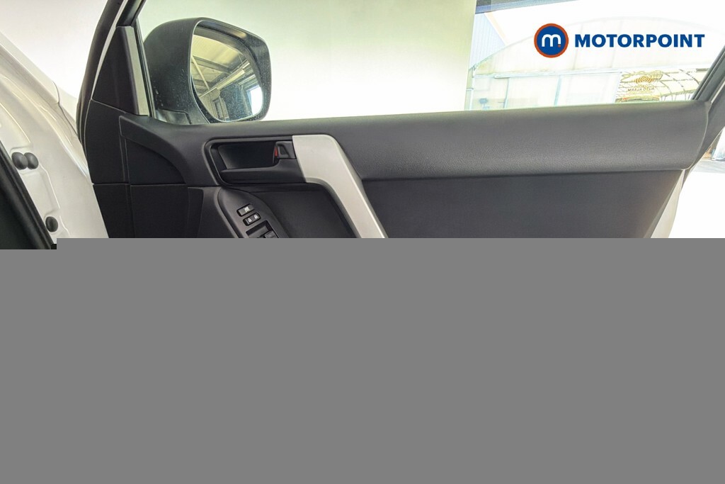 Toyota Land Cruiser 2.8 D-4d 204 Invincible 7 Seats Black #18