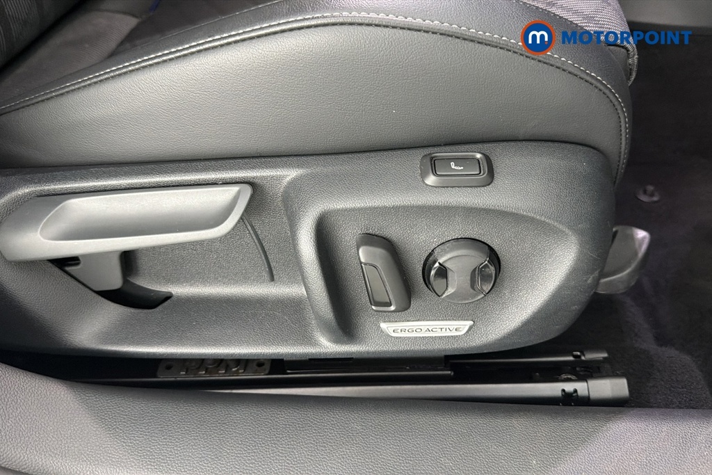Volkswagen Passat Volkswagen Passat Estate 1.5 Etsi R-line Dsg White #27