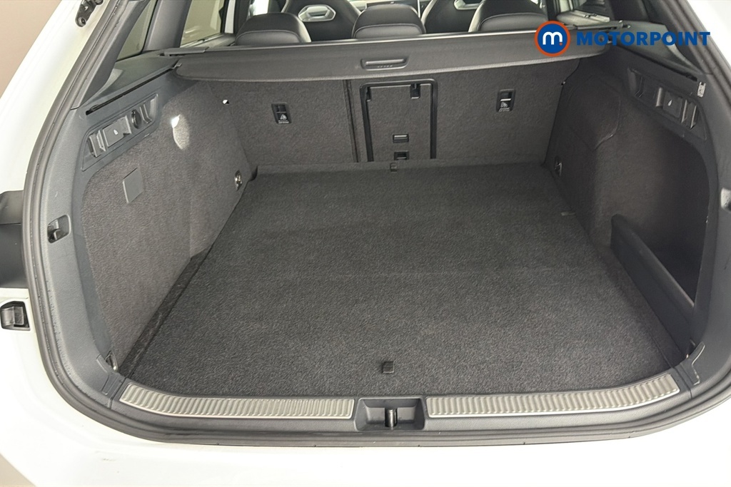 Volkswagen Passat Volkswagen Passat Estate 1.5 Etsi R-line Dsg White #33