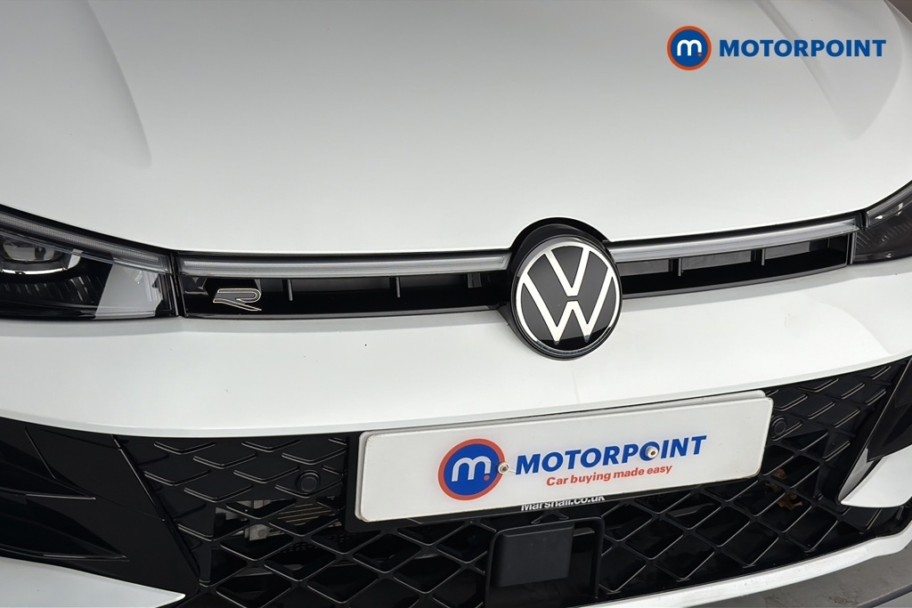 Volkswagen Passat Volkswagen Passat Estate 1.5 Etsi R-line Dsg White #42