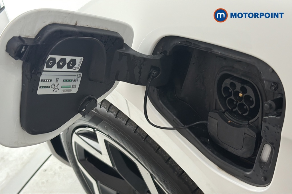 Volkswagen Passat Volkswagen Passat Estate 1.5 Etsi R-line Dsg White #39