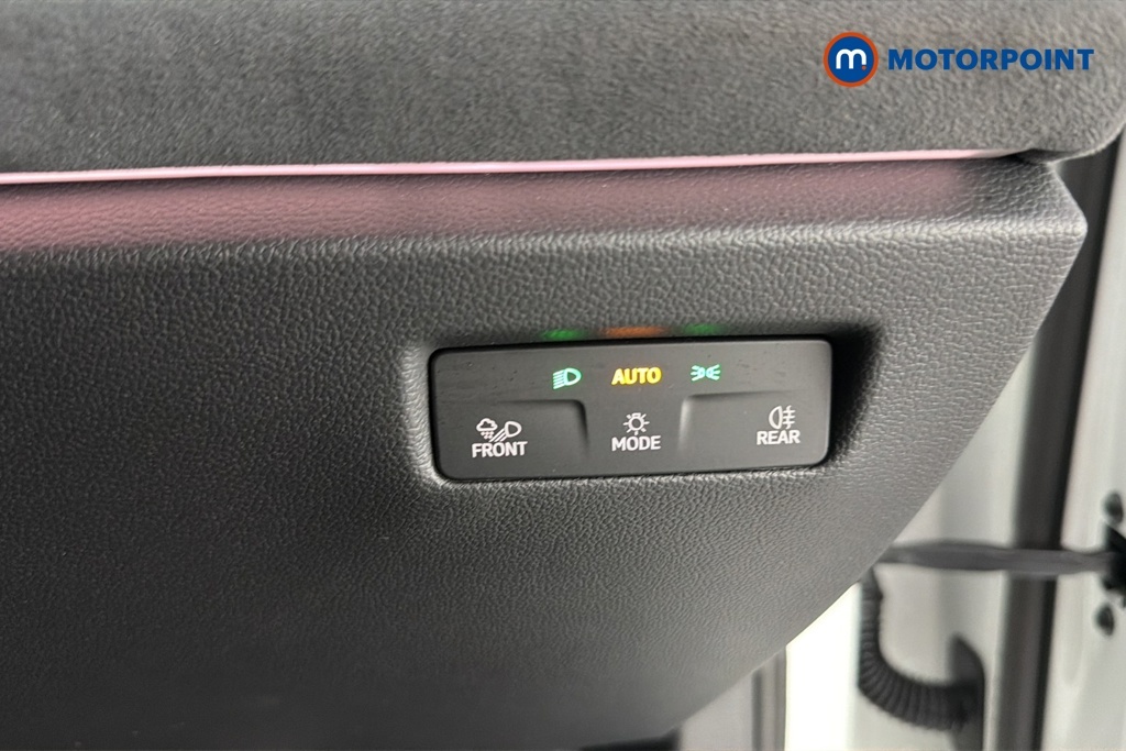 Volkswagen Passat Volkswagen Passat Estate 1.5 Etsi R-line Dsg White #18