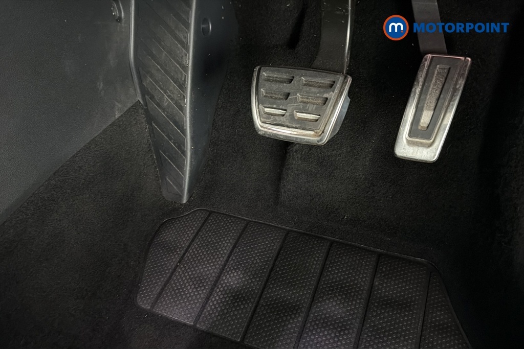 Volkswagen Passat Volkswagen Passat Estate 1.5 Etsi R-line Dsg White #28