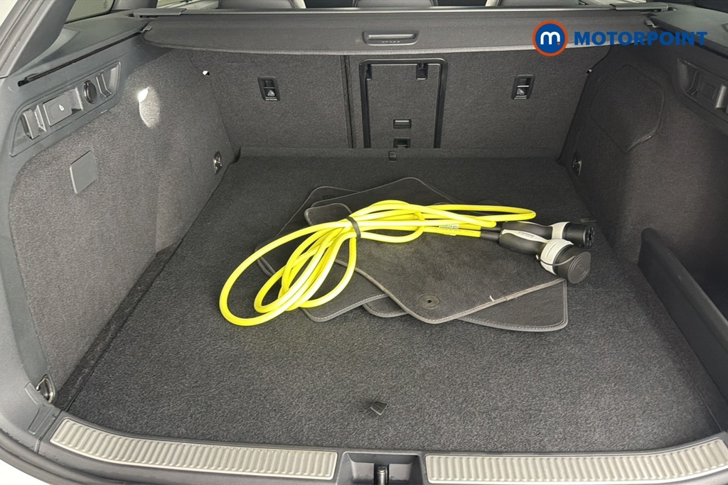 Volkswagen Passat Volkswagen Passat Estate 1.5 Etsi R-line Dsg White #34