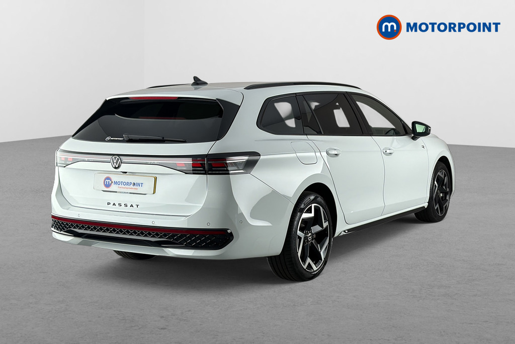 Volkswagen Passat 1.5 Tsi Ehybrid R-line Dsg White #4