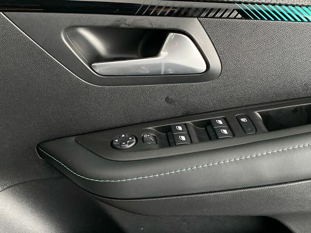 Peugeot 208 208 Active Premium Puretech Ss Black #21