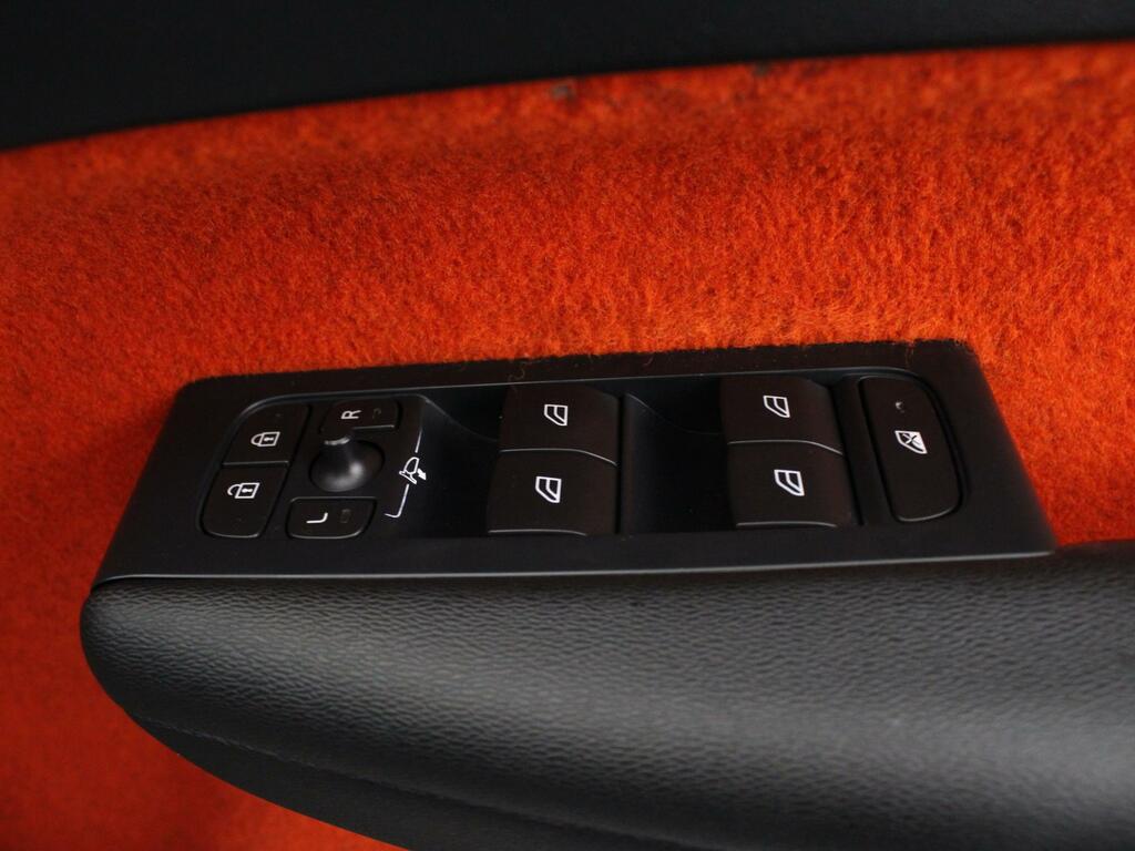 Volvo XC40 2.0 T4 R Design Awd Geartronic Estate Black #26