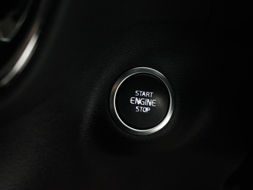 Volvo XC40 2.0 T4 R Design Awd Geartronic Estate Black #18