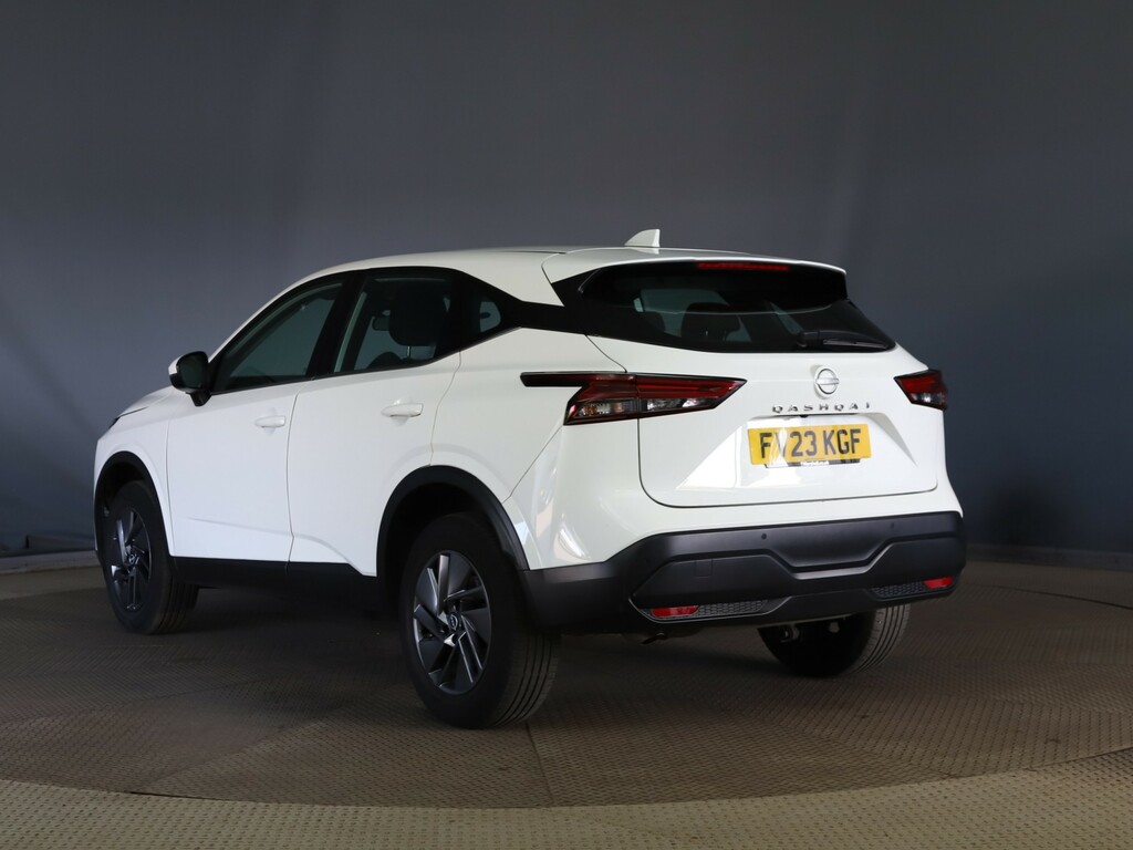 Nissan Qashqai 1.3 Dig-t Mh Acenta Premium White #4