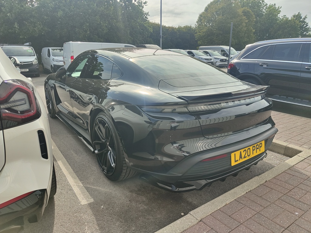Porsche Taycan 420Kw 4S 93Kwh Black #4