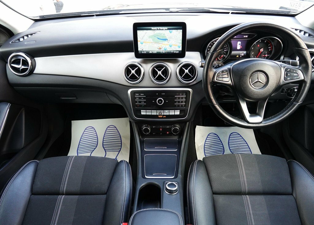 Mercedes-Benz GLA Class 1.6 Gla180 Urban Edition Suv 7G-dct Eur Black #6