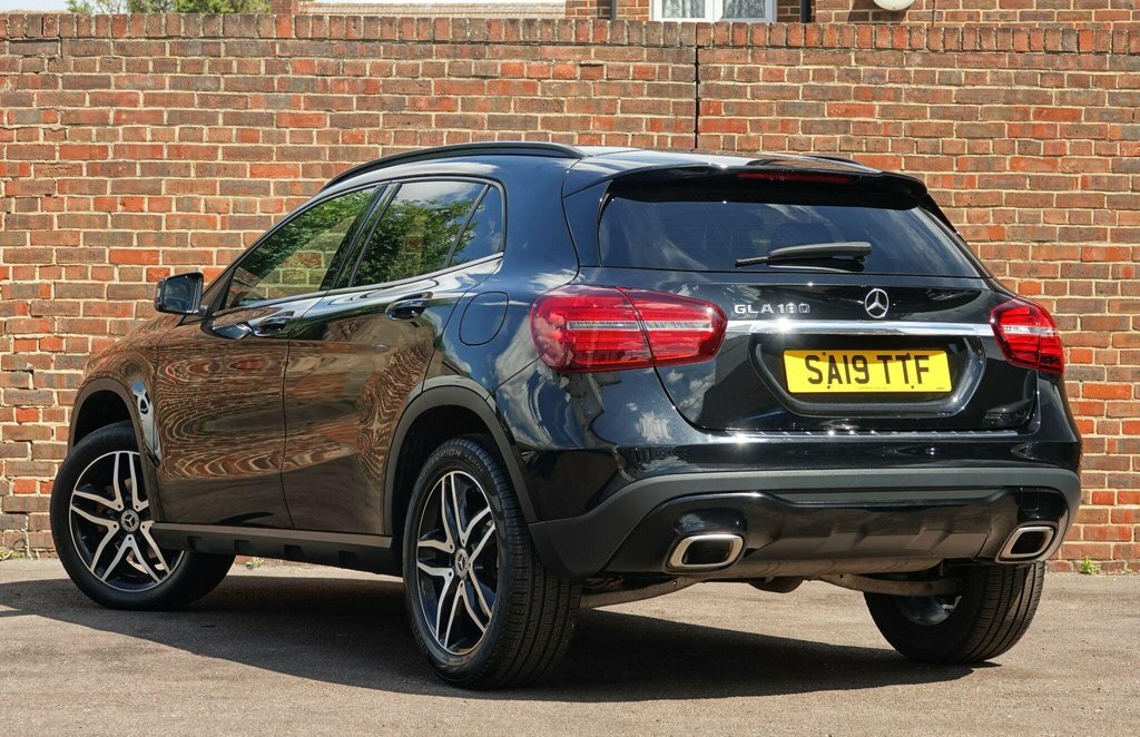 Mercedes-Benz GLA Class 1.6 Gla180 Urban Edition Suv 7G-dct Eur Black #4