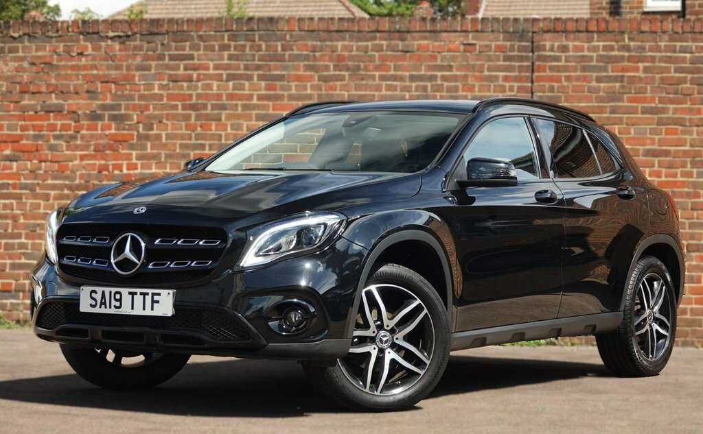 Mercedes-Benz GLA Class 1.6 Gla180 Urban Edition Suv 7G-dct Eur Black #2