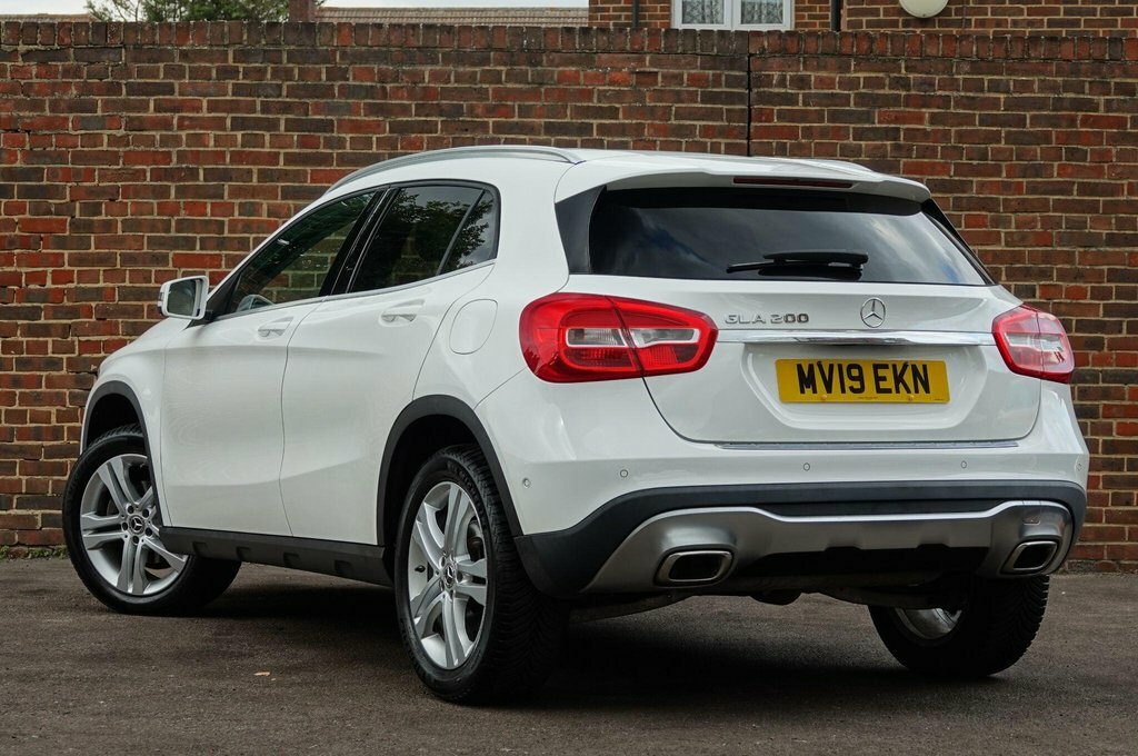Mercedes-Benz GLA Class 1.6 Gla200 Sport Executive Suv 7G-dct White #3