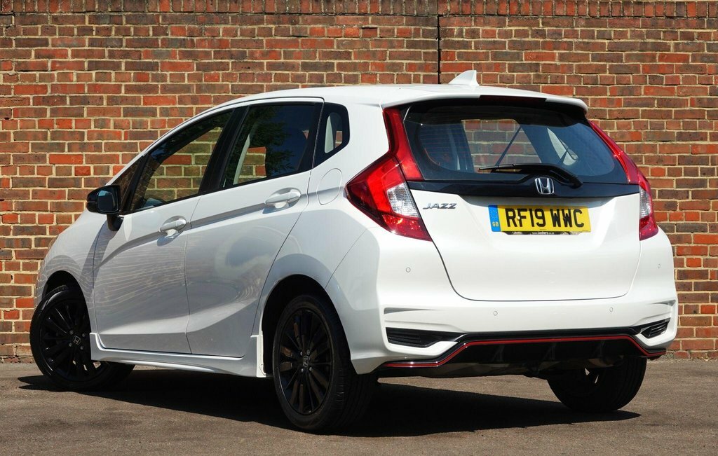 Honda Jazz 1.5 I-vtec Sport Navi Hatchback Cvt Eur White #4
