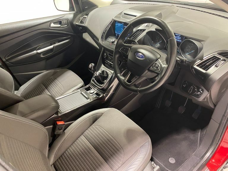 Ford Kuga 1.5 Turbo Ecoboost 150Ps 6 Spd Titanium 2Wd Red #2