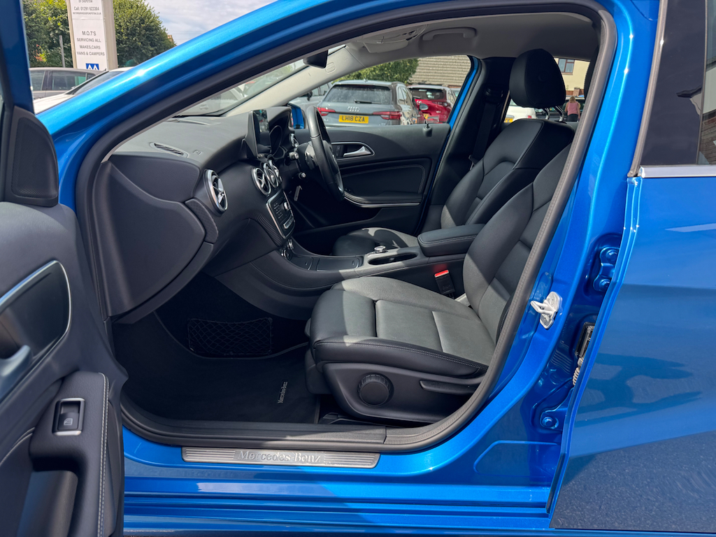 Mercedes-Benz 200 Mercedes Benz A D Amg Line Blue #10