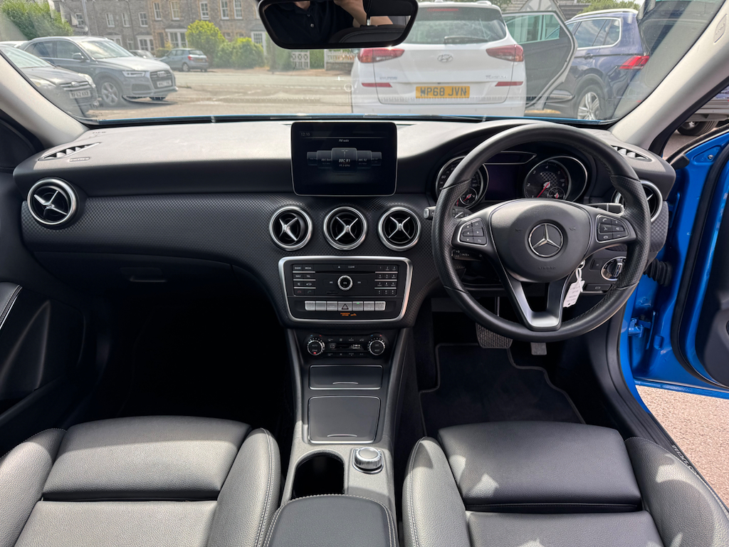 Mercedes-Benz 200 A D Sport Premium #3