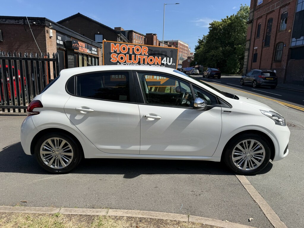 Peugeot 208 1.2 Puretech Signature White #5