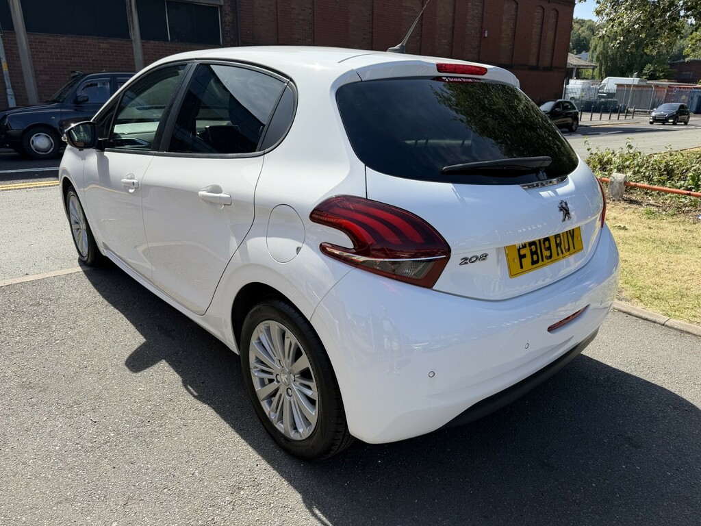 Peugeot 208 1.2 Puretech Signature White #4