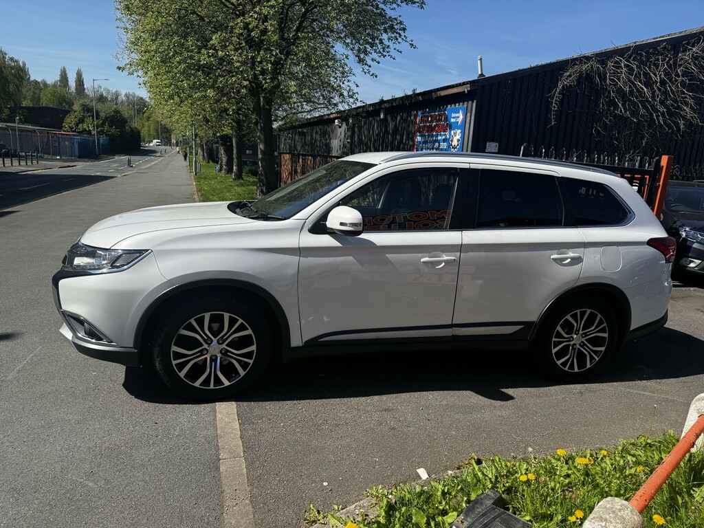 Mitsubishi Outlander Suv 2.2 Di-d Gx3 201616 White #6