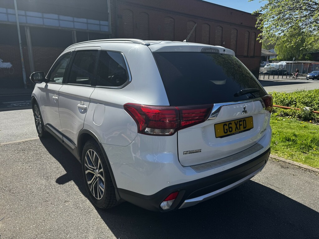 Mitsubishi Outlander Suv 2.2 Di-d Gx3 201616 White #3
